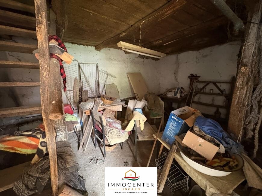 House in need of renovation in a quiet, harmonious setting