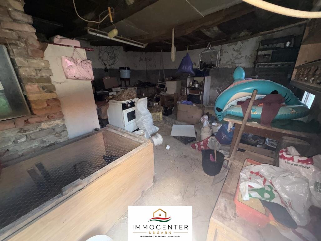 House in need of renovation in a quiet, harmonious setting