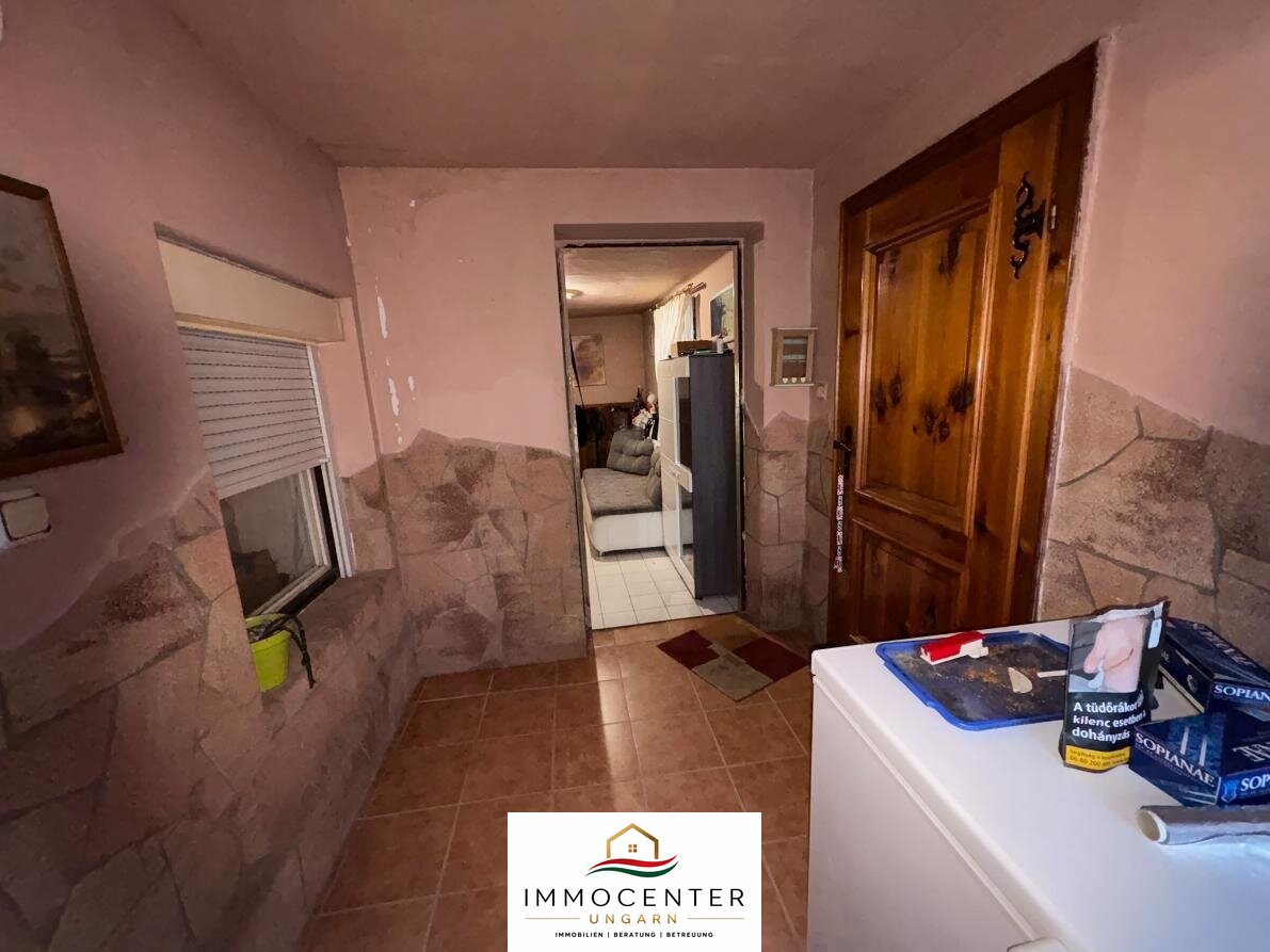 House in need of renovation in a quiet, harmonious setting