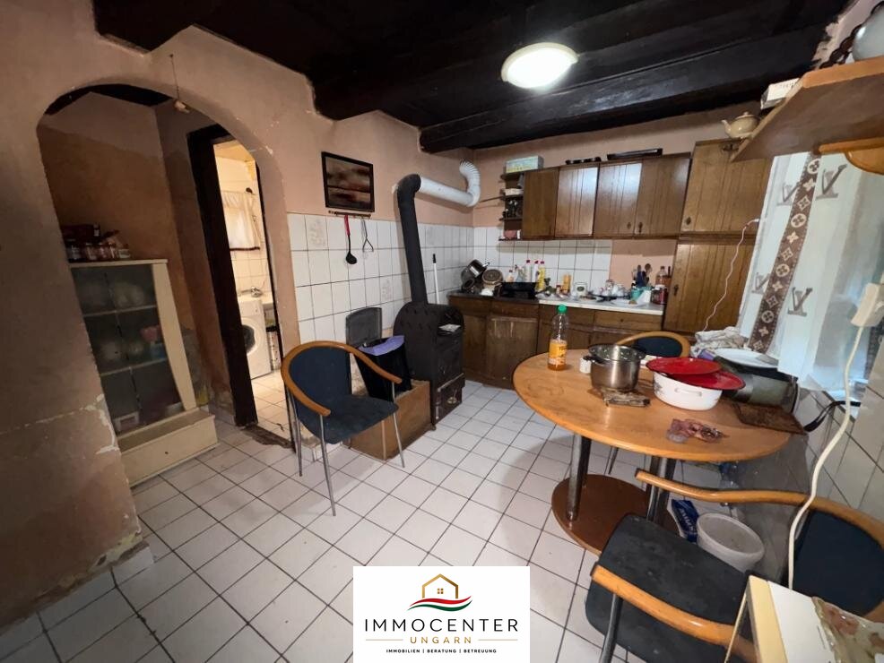 House in need of renovation in a quiet, harmonious setting