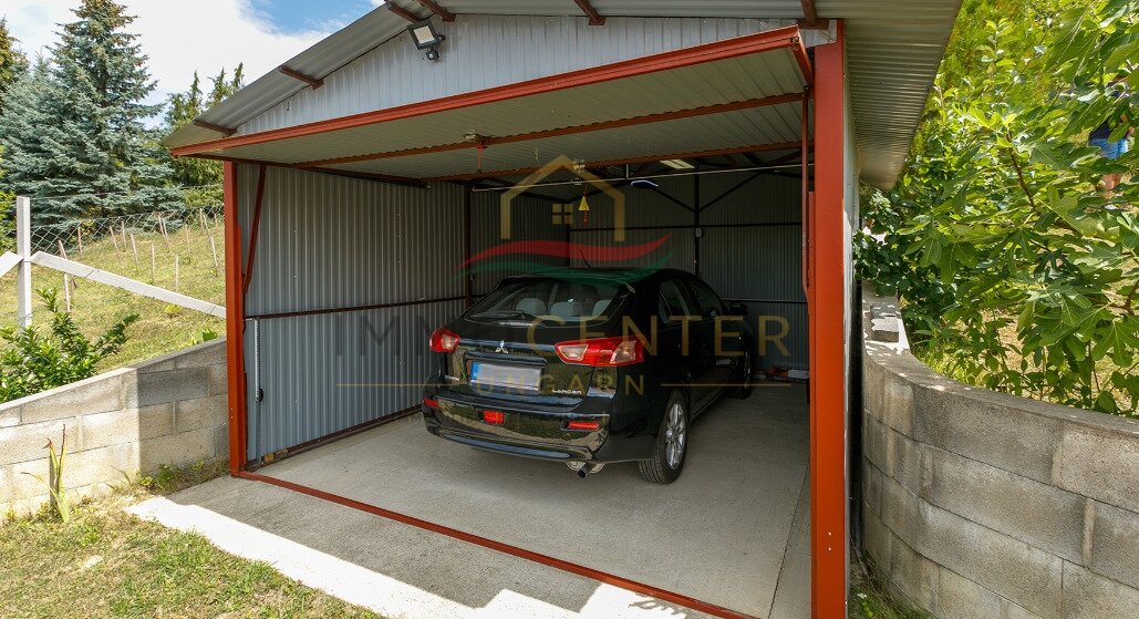 Detached house in a quiet, family-friendly area