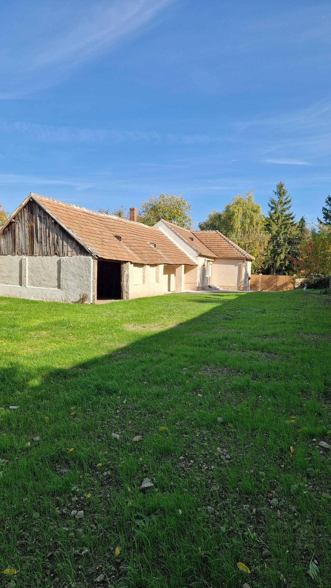 Move-in ready renovated detached house