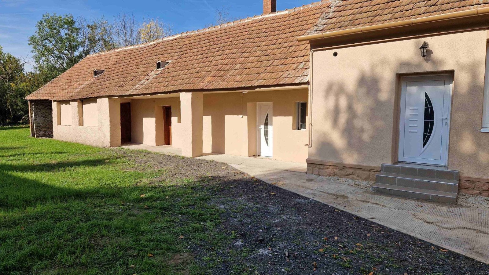 Move-in ready renovated detached house