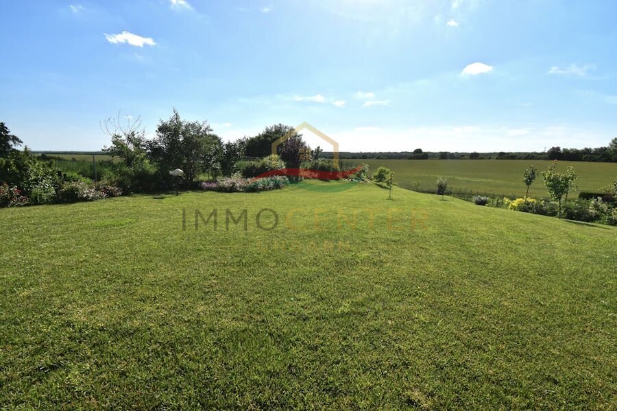 Exclusive house with 180-degree panoramic views, close to the city and thermal baths