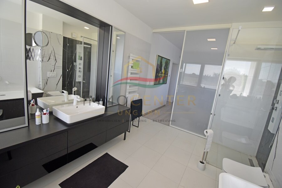 Exclusive house with 180-degree panoramic views, close to the city and thermal baths