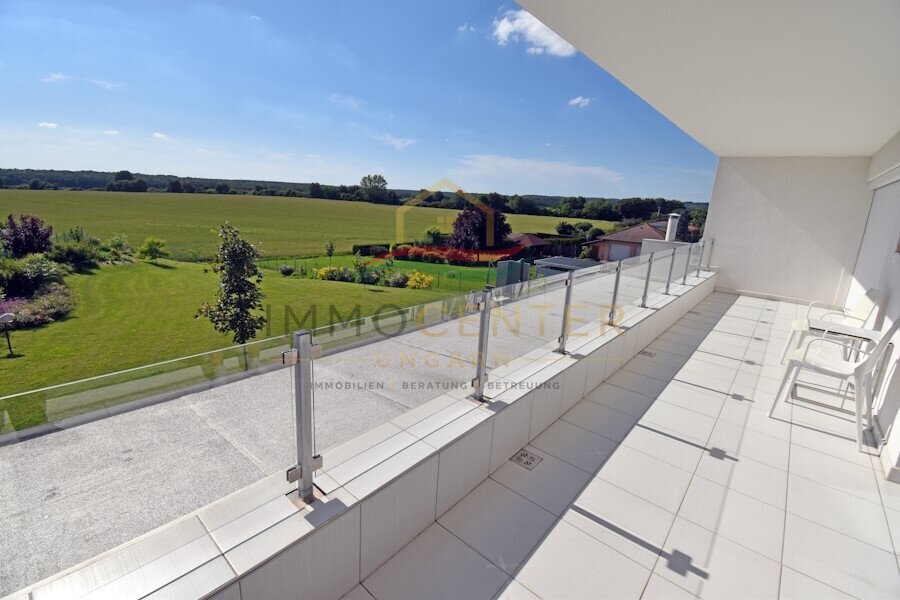 Exclusive house with 180-degree panoramic views, close to the city and thermal baths