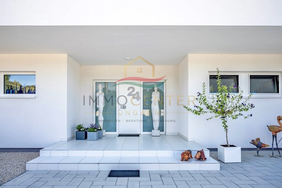 Exclusive house with 180-degree panoramic views, close to the city and thermal baths