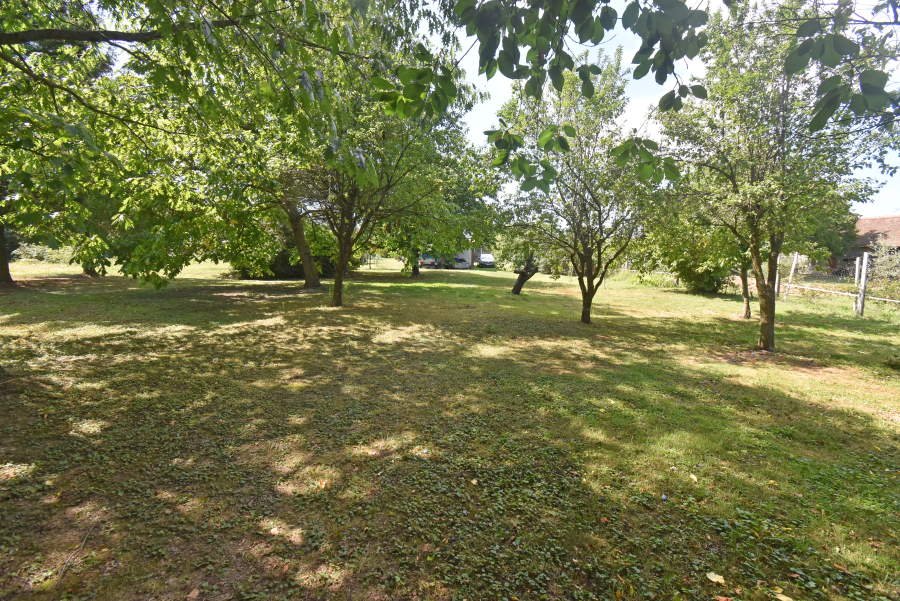 (AAAB) Two-family house with a large plot of land in a quiet location