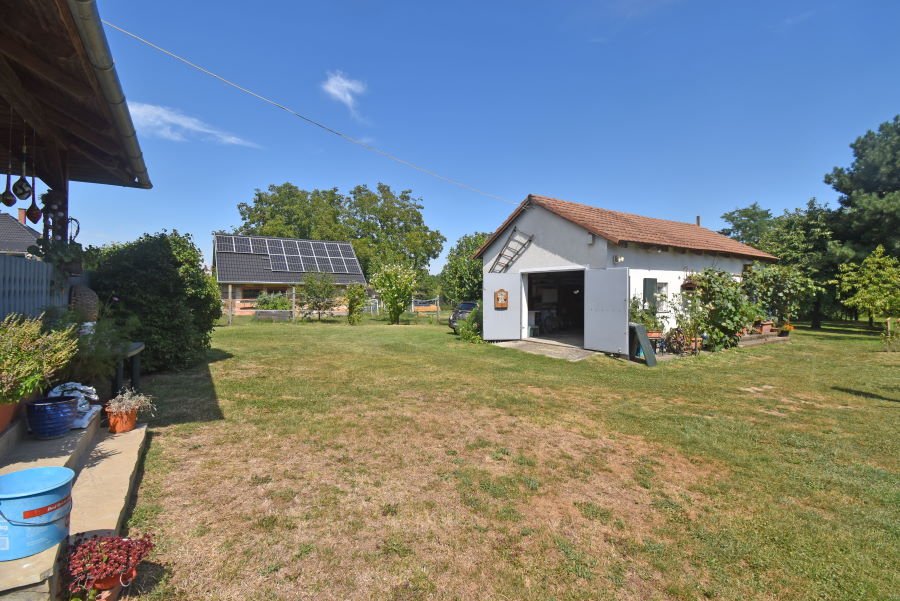 (AAAB) Two-family house with a large plot of land in a quiet location