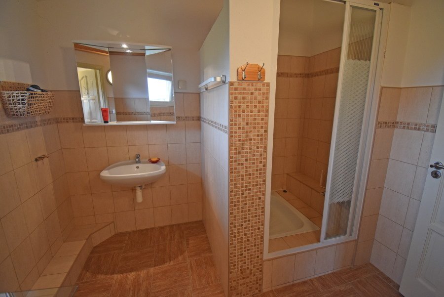 (AAAB) Two-family house with a large plot of land in a quiet location