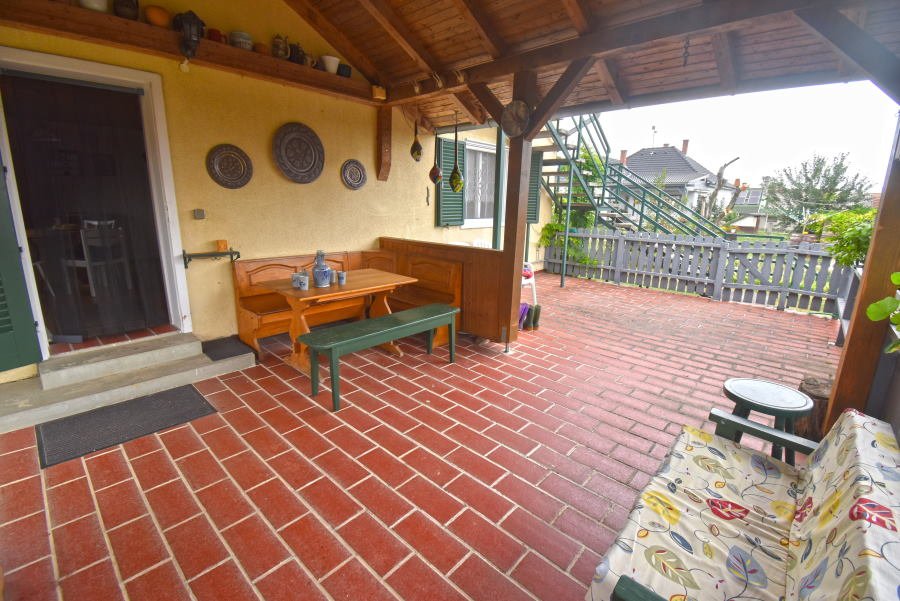 (AAAB) Two-family house with a large plot of land in a quiet location