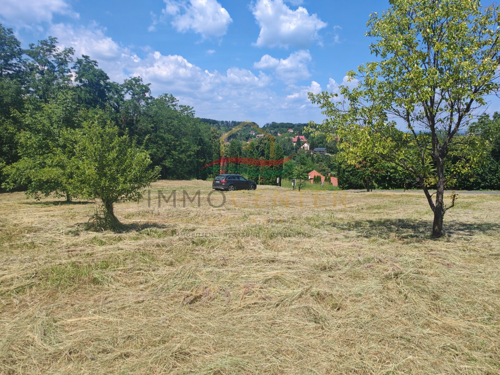 (A-A) Very good building plot with distant views and a quiet location in the spa town