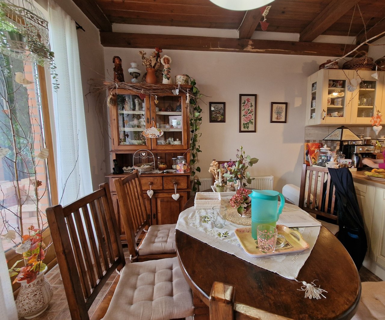 dining area dining area
