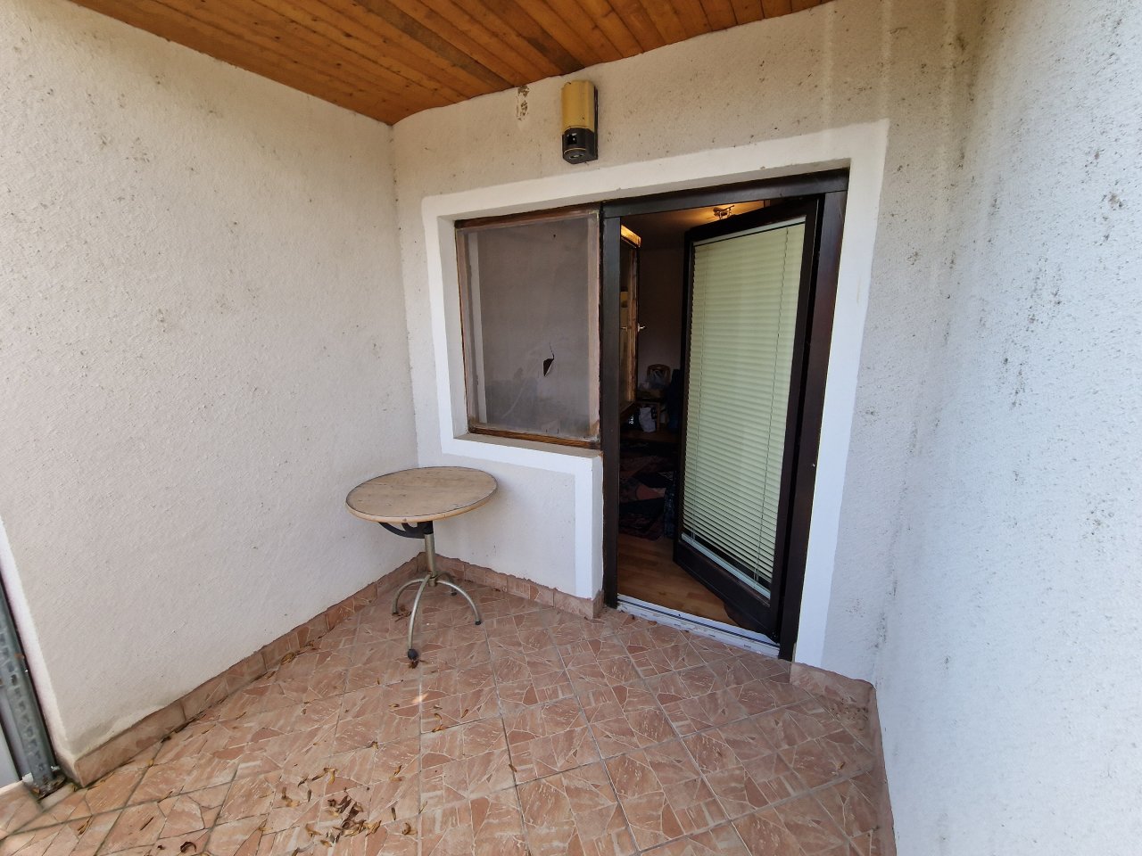  Balcony facing the street