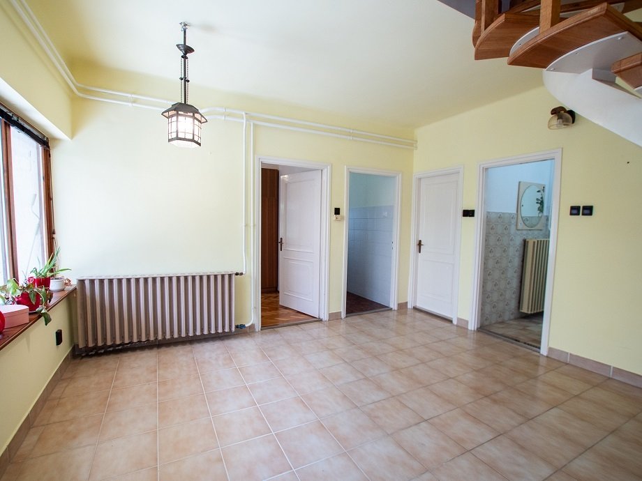 Ground floor entrance area, dining room Ground floor entrance area, dining room