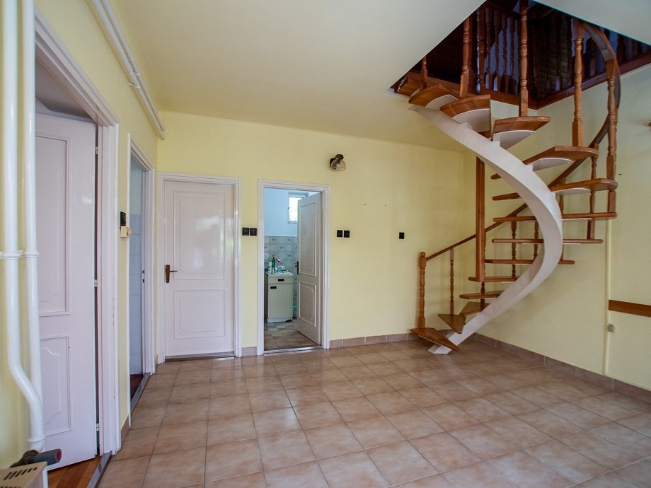 Ground floor entrance area, dining room Ground floor entrance area, dining room