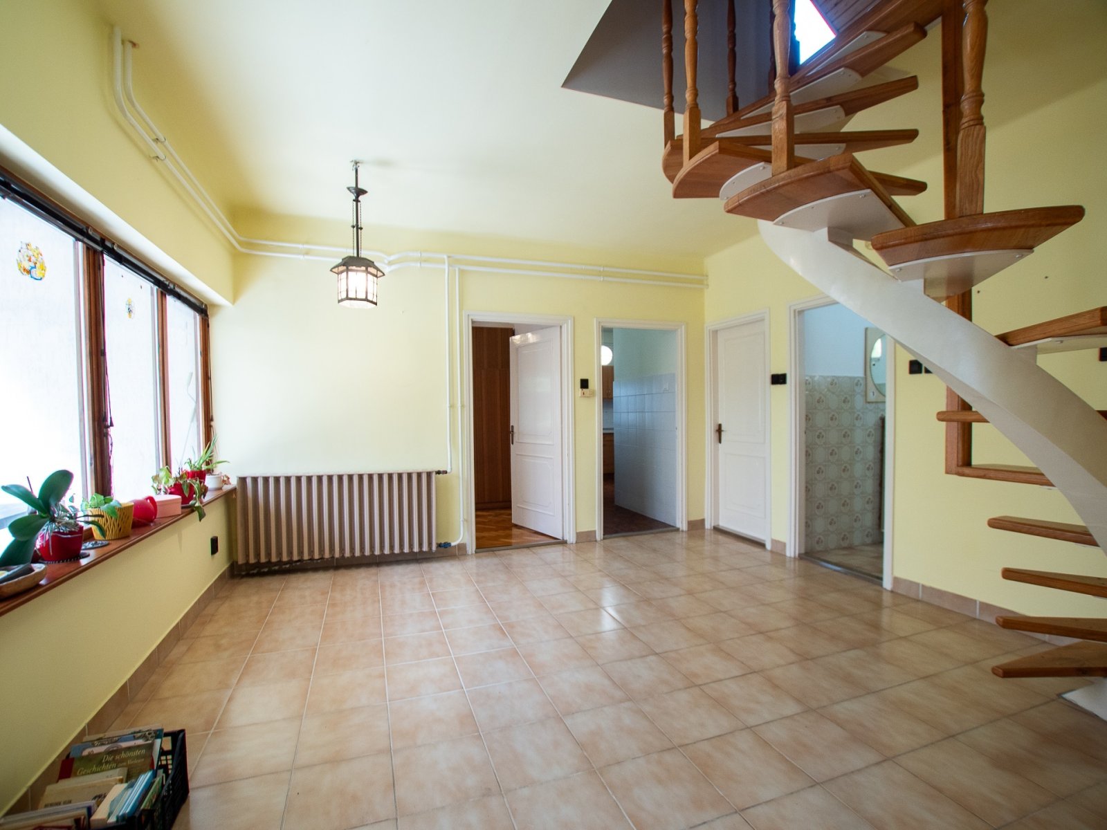 Ground floor entrance area, dining room Ground floor entrance area, dining room