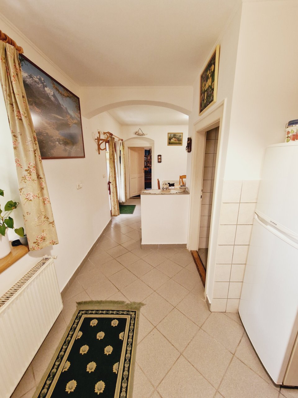 Charming entrance area with elegant room layout and harmonious play of light