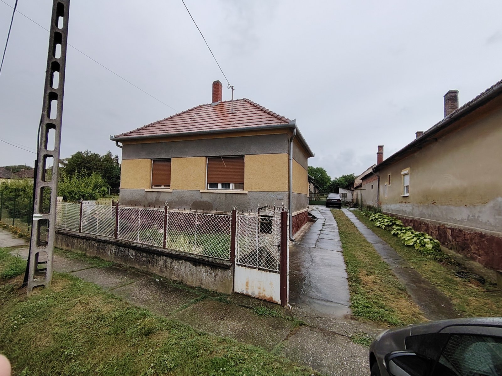 Charming single-family house with character - Solid handyman property with development potential!