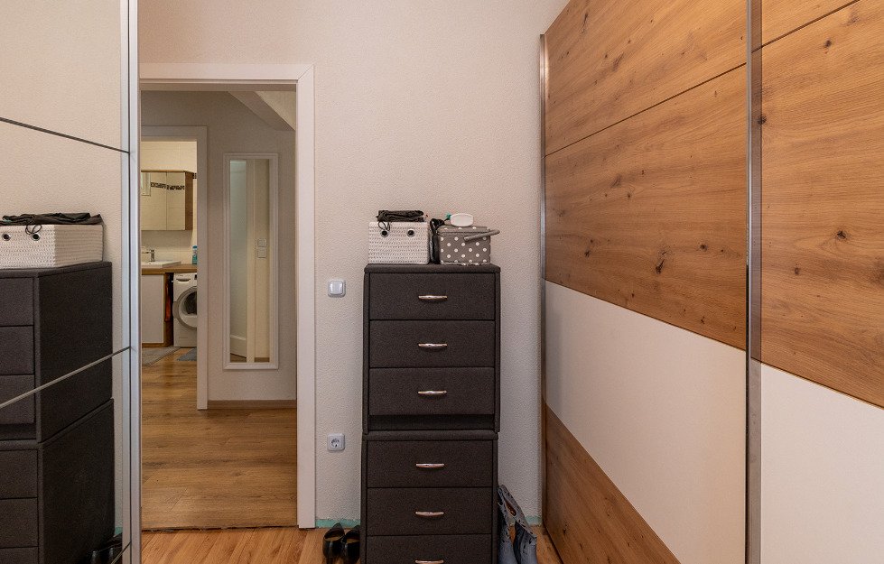 Practical sleeping area with walk-in closet and direct bathroom access