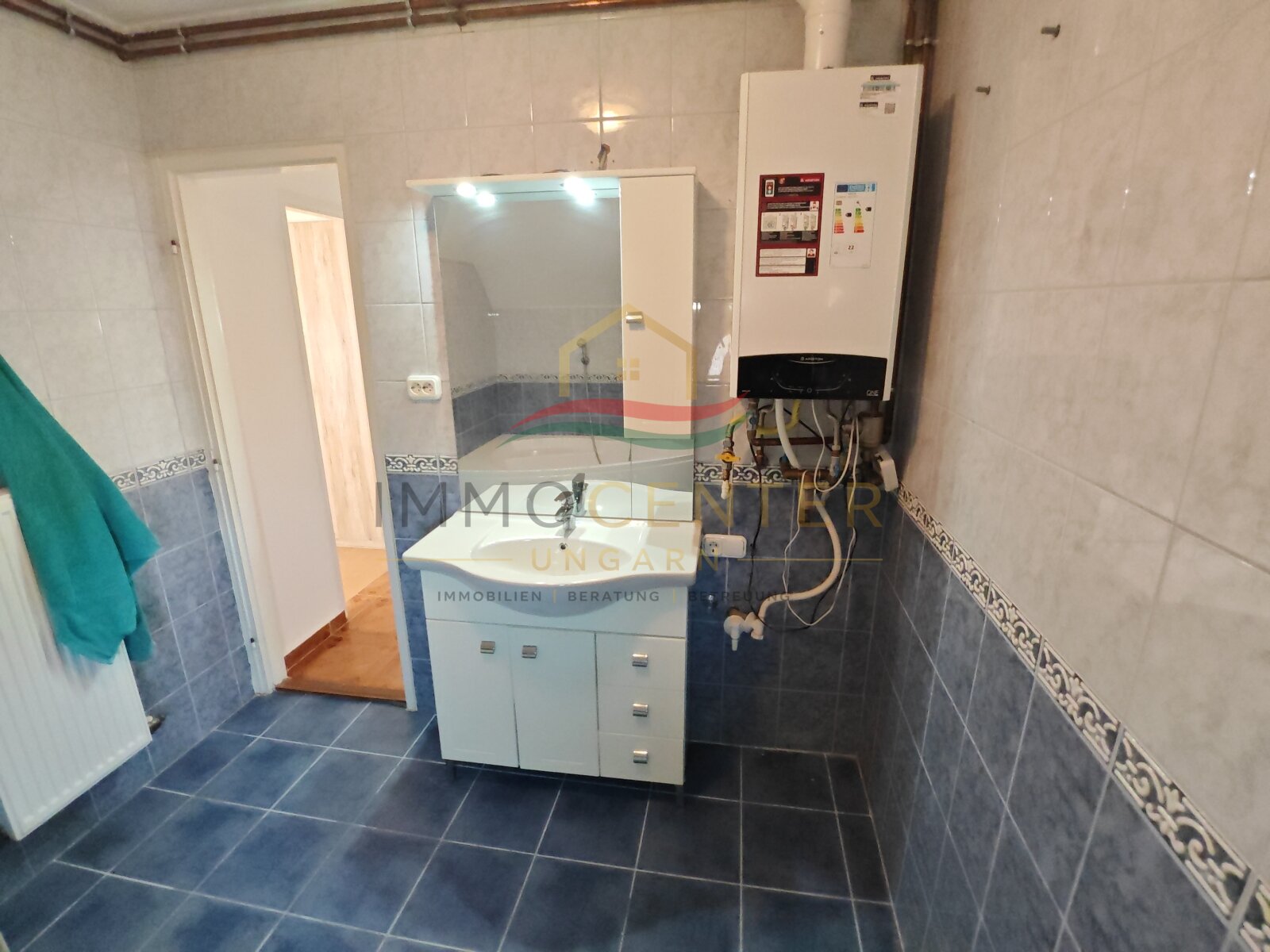 bathroom bathroom