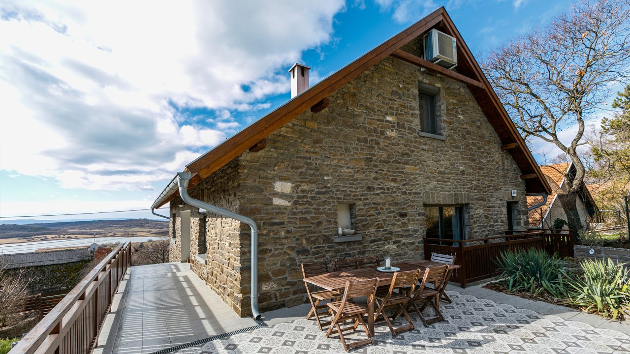Tihany: AAA: Hermosa casa familiar con vistas panorámicas al lago Balaton 