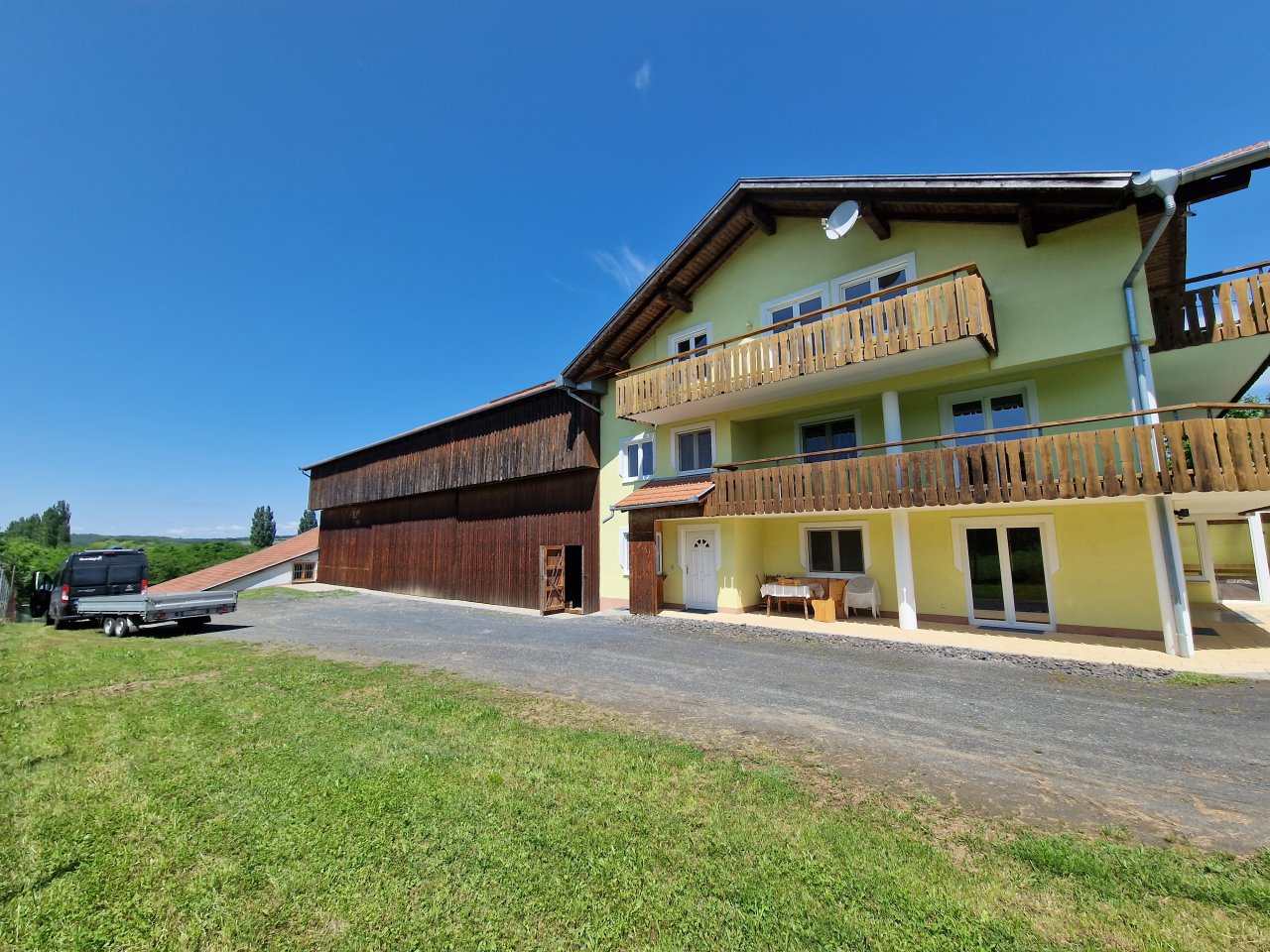 Nagygörbő: (AAAB) Propiedad excepcional para muchos tipos de uso: yeguada, vivienda asistida, salón de autos antiguos, etc. 