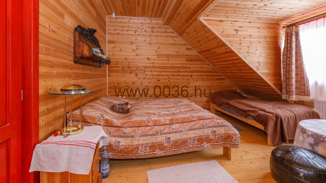 immocenter-ungarn-haus-kaufen-33563-Schlafzimmer-oben1