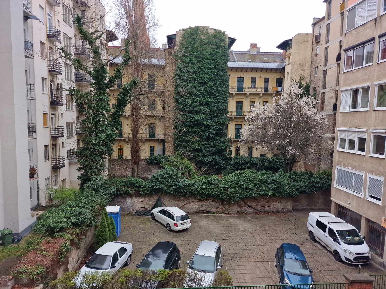 (AA) Condominio en el 1er distrito de Budapest frente al Parlamento
