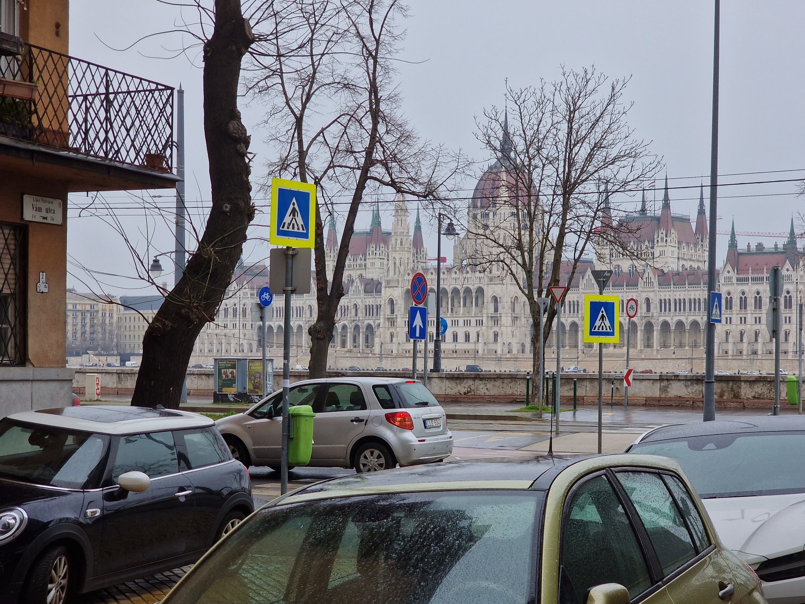 Budapest: (AA) Condominio en el 1er distrito de Budapest frente al Parlamento 