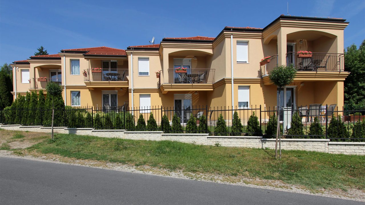 Héviz: (AAAB) Complejo residencial con 8 cómodos apartamentos en la mundialmente famosa ciudad balneario de Hévíz 