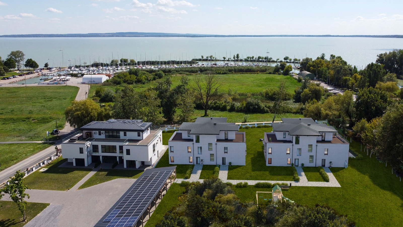Keszthely: (AAA) Apartamento de nueva construcción directamente en el lago Balaton 