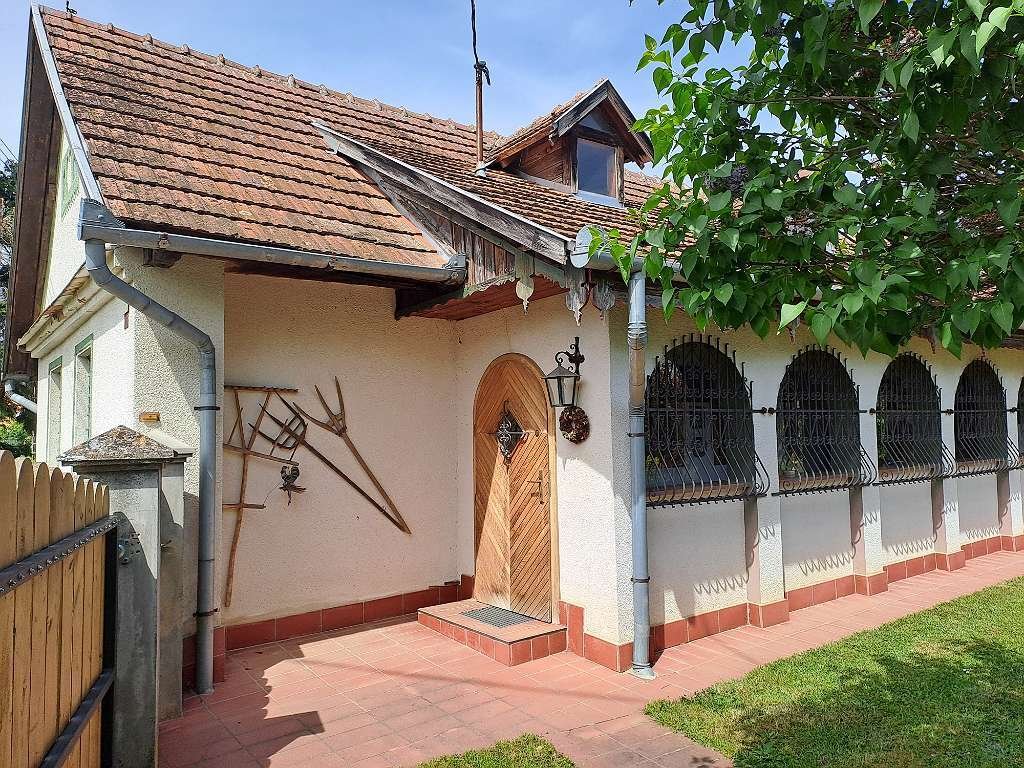 Vasvár : Casa tradicional con arcadas en el oeste de Hungría, cerca de Austria (AAA) 