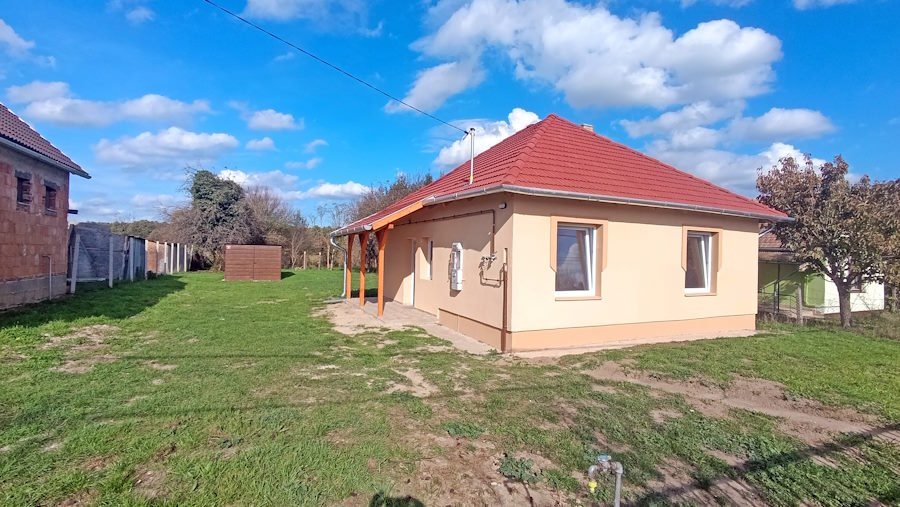 Zalakomár: (BAA) Pequeña pero encantadora casa de campo, completamente renovada, disponible de inmediato. 