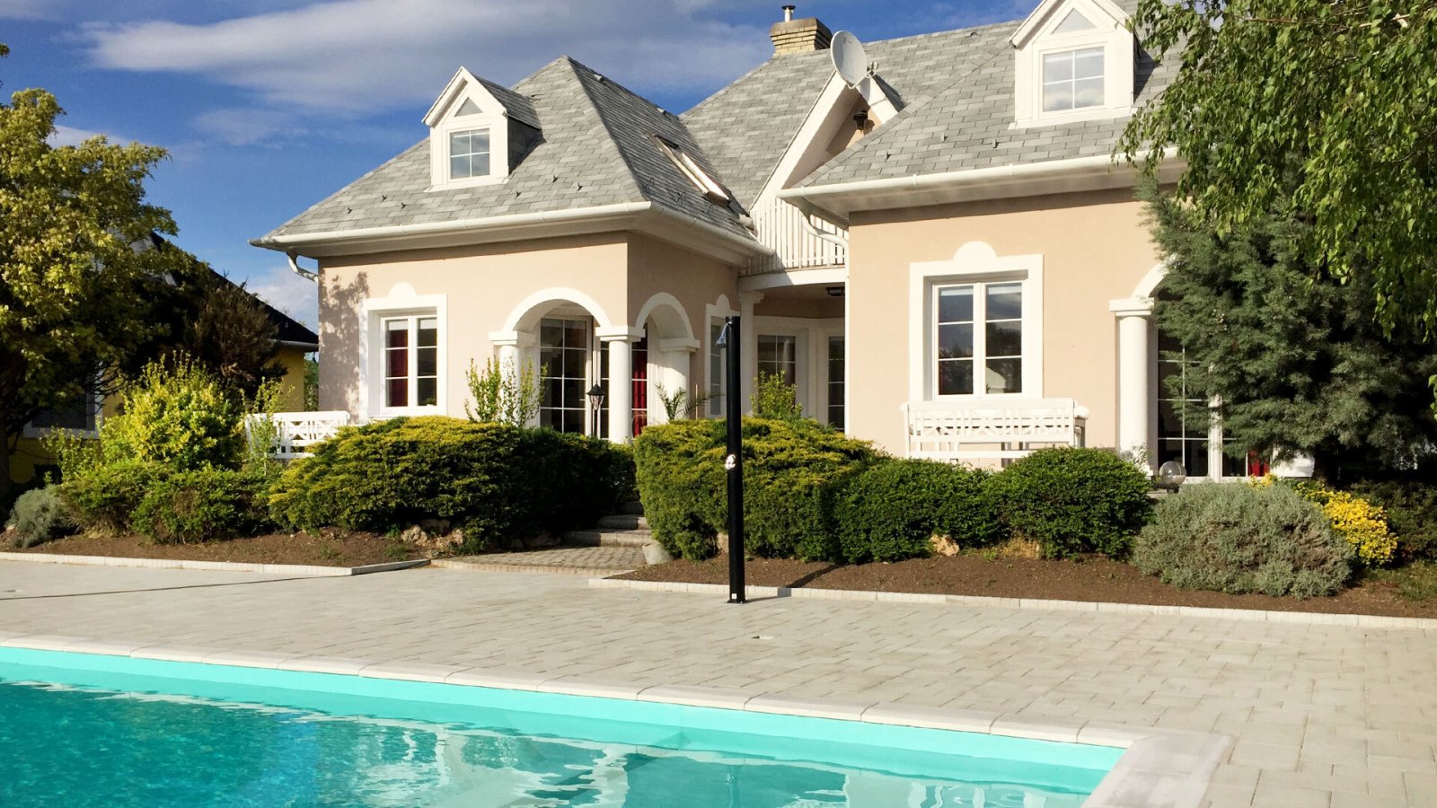 (AAA) Hermosa propiedad con piscina y 3 apartamentos en una buena ubicación en la costa norte 