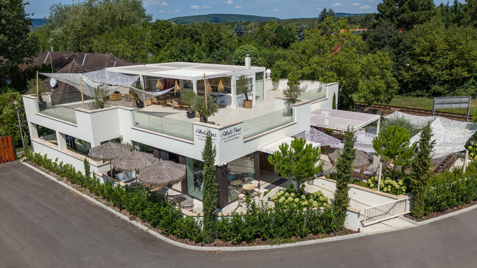 Balatonakali: (AAA) Propiedad de alta calidad (comercial o privada) directamente en el lago Balaton 