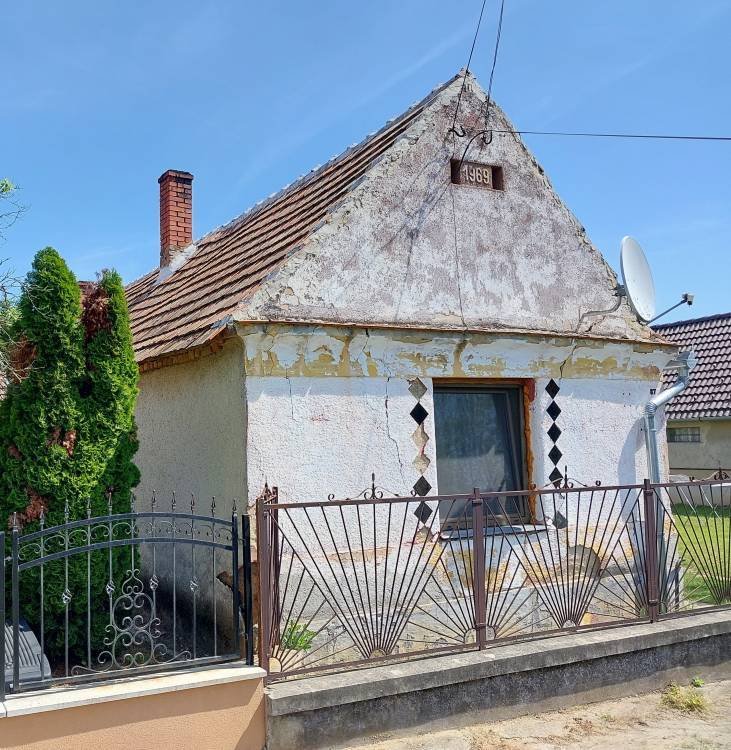 Kemenesmagasi: Casa que necesita reformas en un entorno tranquilo y armonioso 