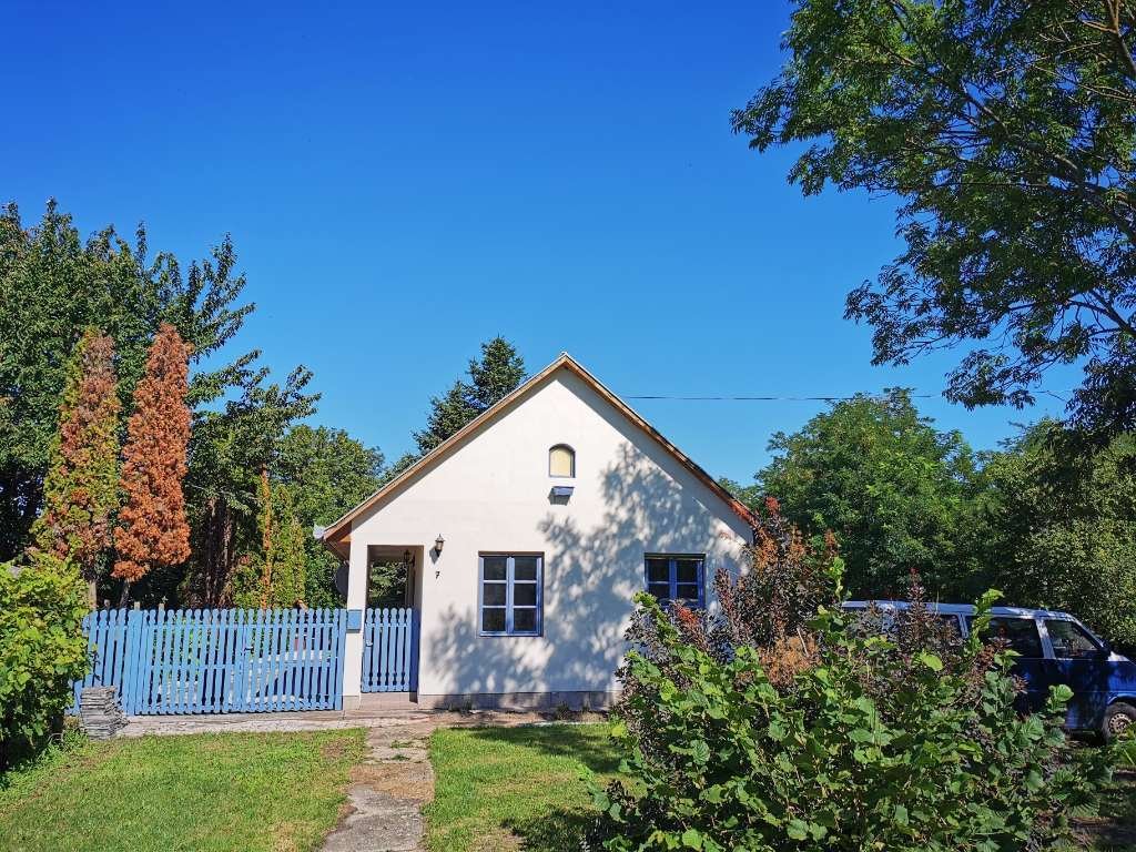 Rábcakapi: (AAA) Encantadora casa cerca de Austria con gran jardín, fuente y dependencias. 