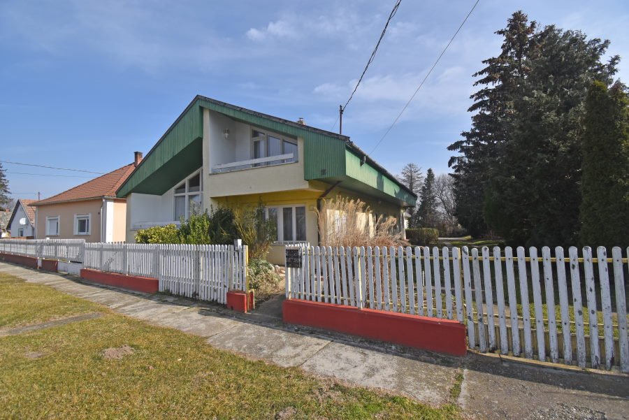 Mezőcsokonya: (AAA) Se vende casa reformada en un pueblo tranquilo 