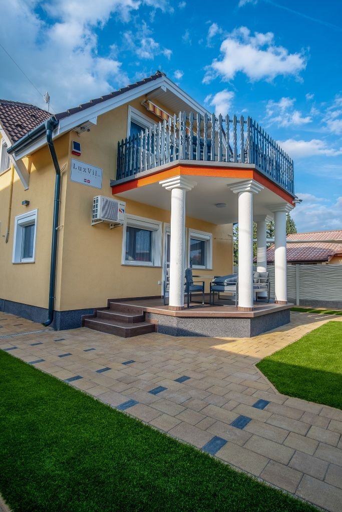 Balatonkeresztúr: Una lujosa casa familiar en las inmediaciones de la orilla del lago Balaton, que también se puede utilizar como apartamento. 