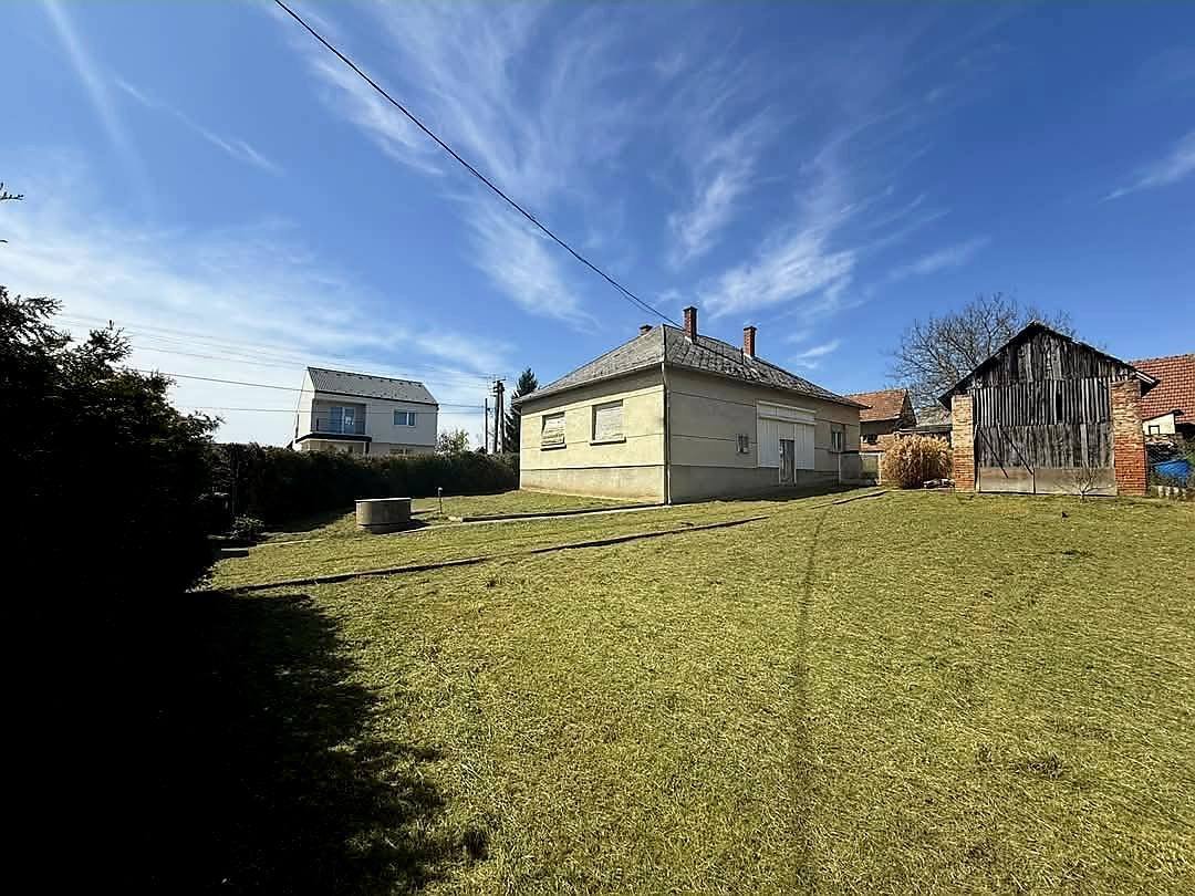 Magyarszentmiklós: Casa unifamiliar con muchas posibilidades, en uno de los pueblos mejor situados del condado de Zala. 