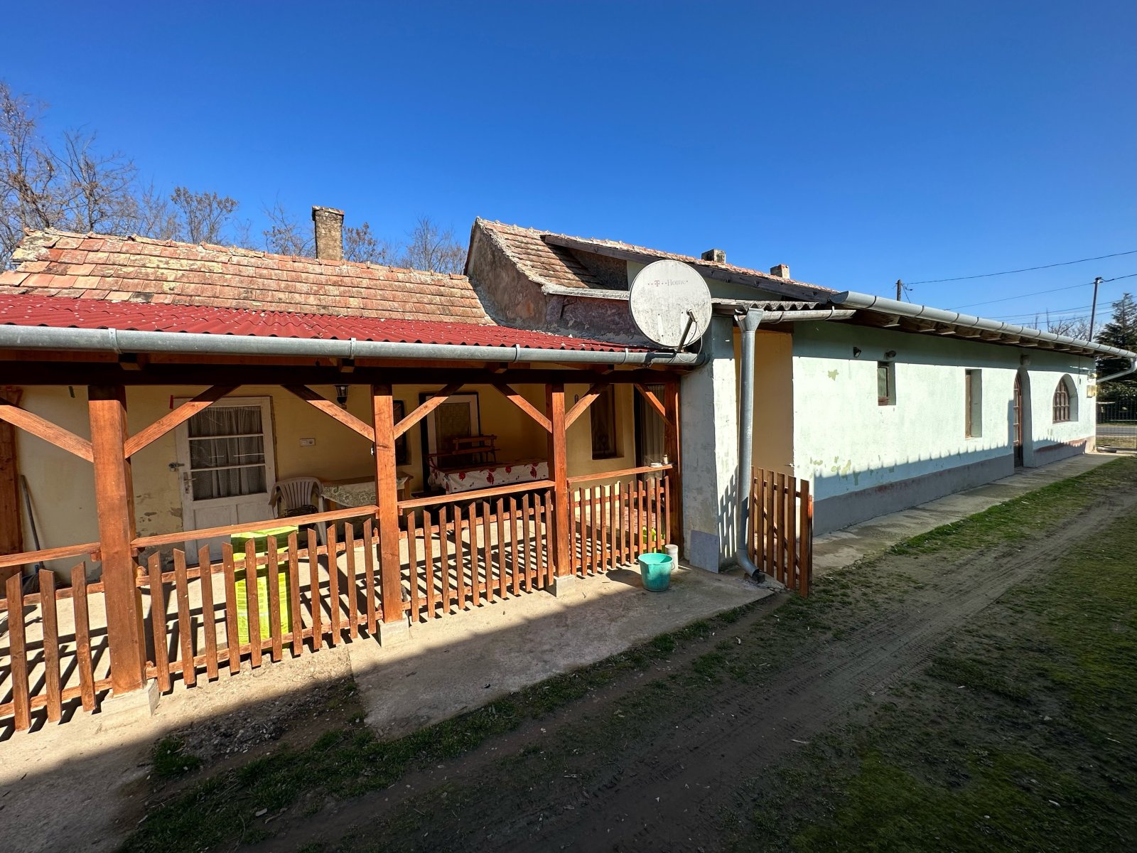 Nemesdéd: Casa unifamiliar parcialmente reformada en zona tranquila. 