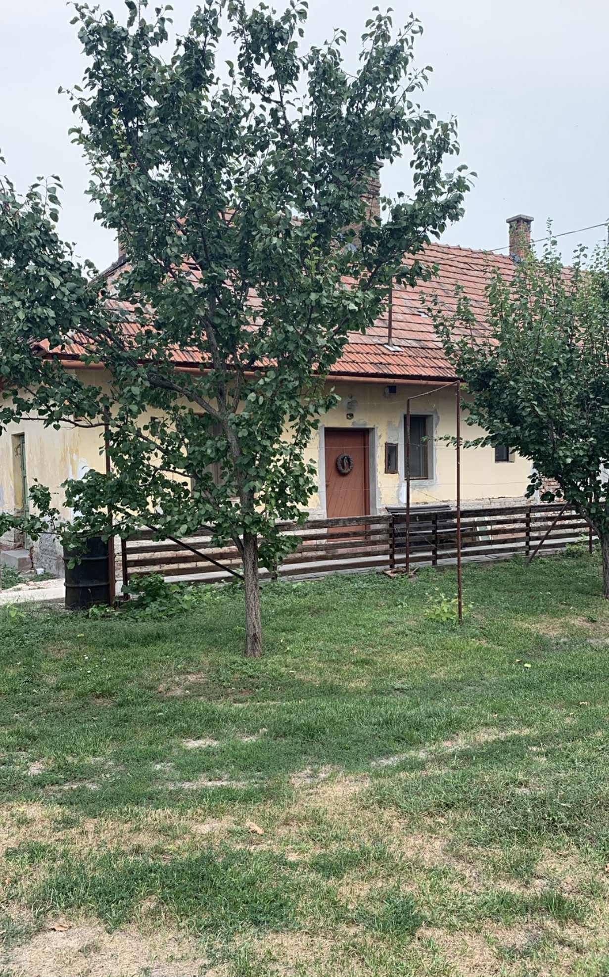 Mezőhegyes: Casa unifamiliar pequeña pero ordenada 