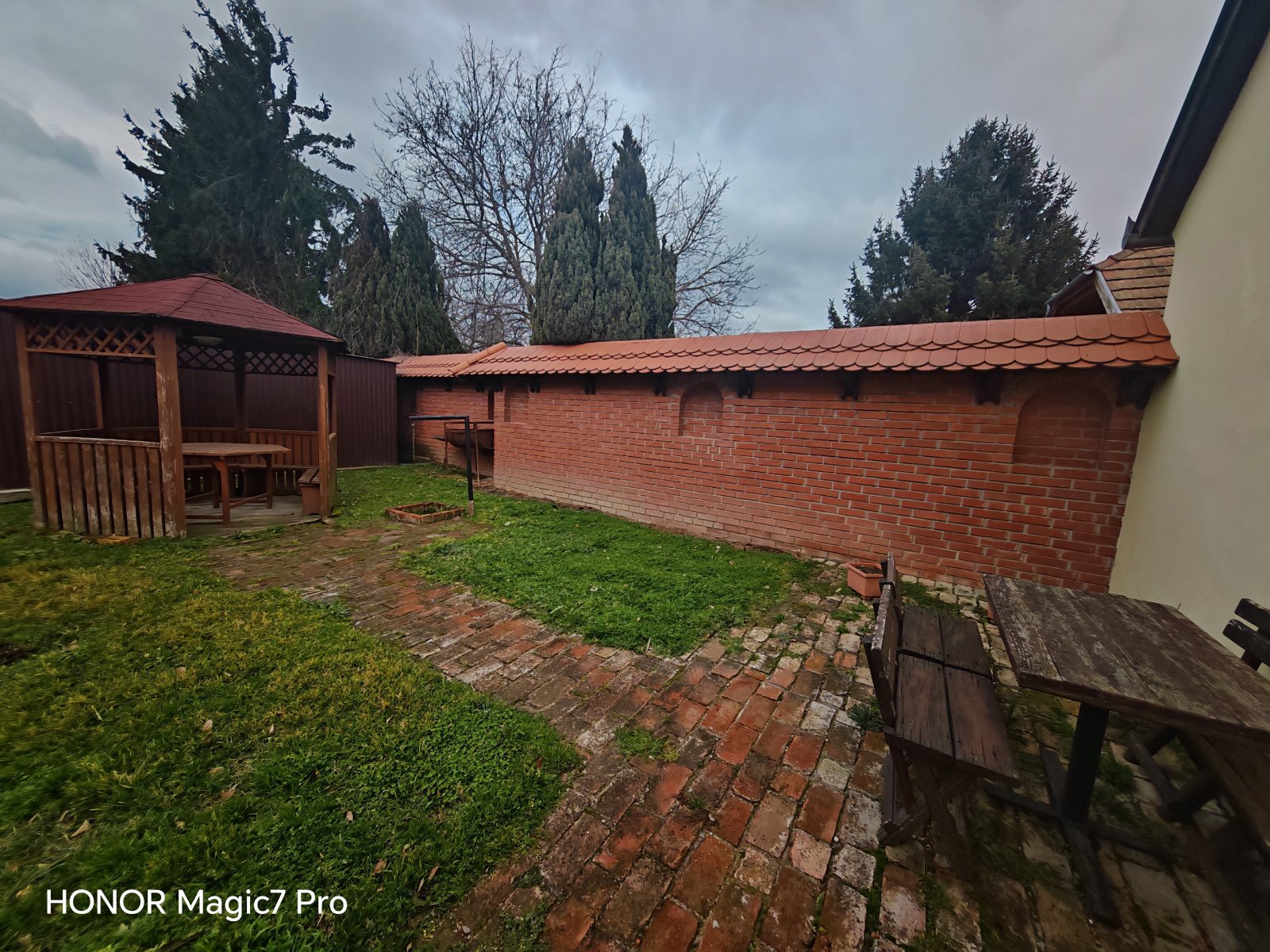 Somogyszentpál: Amplia casa unifamiliar en una zona residencial tranquila y verde. 