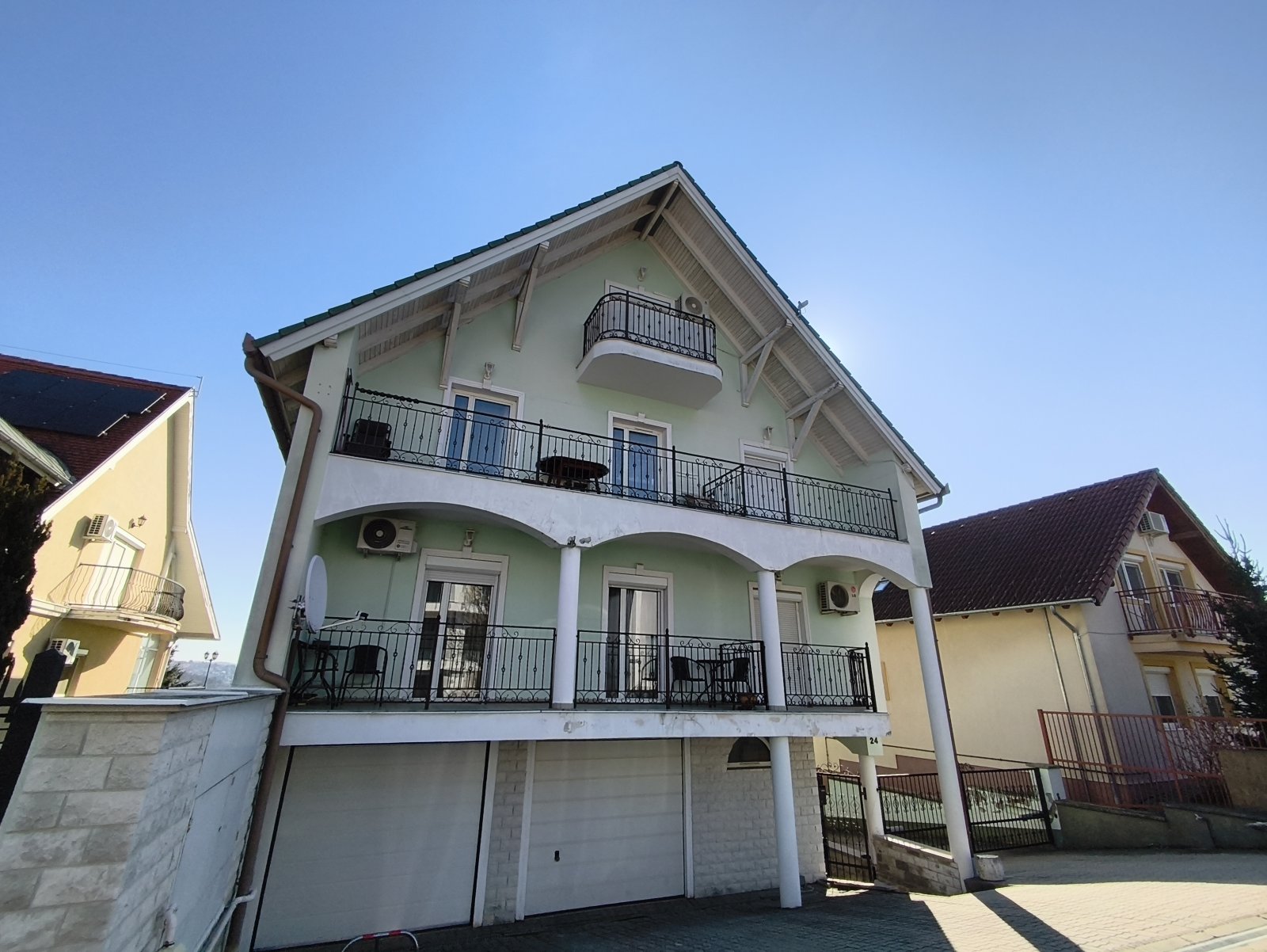 Hévíz: (AAA) Apartamento tranquilo y amueblado con terraza y vistas panorámicas. 