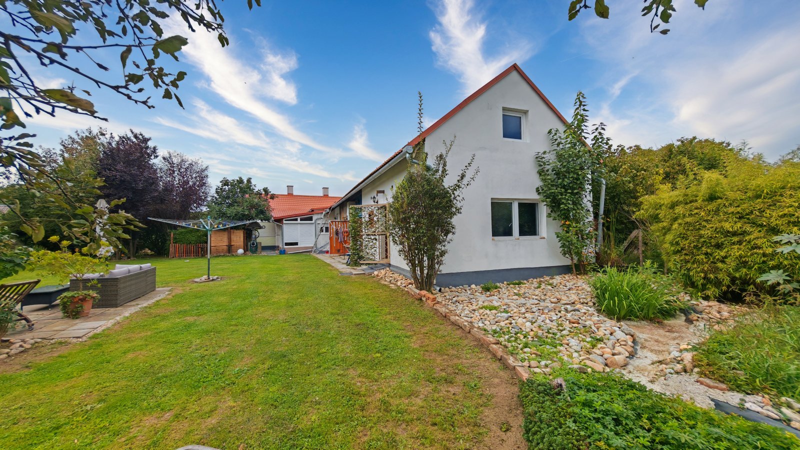 bei Pusztaszentlászló: Casa de campo completamente renovada con estanque privado en una zona tranquila (AAA) 