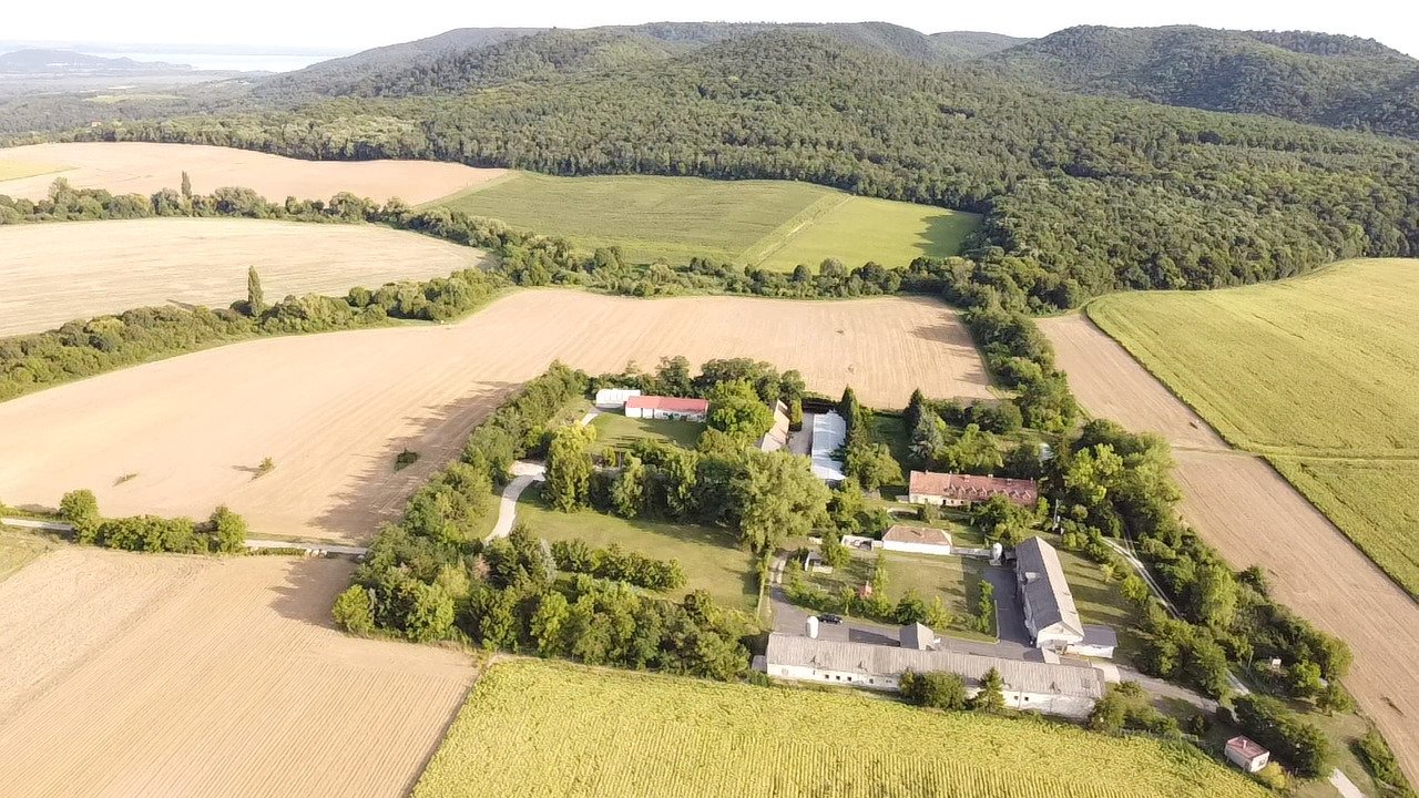 Vállus: Finca agrícola apta para diversos usos. 