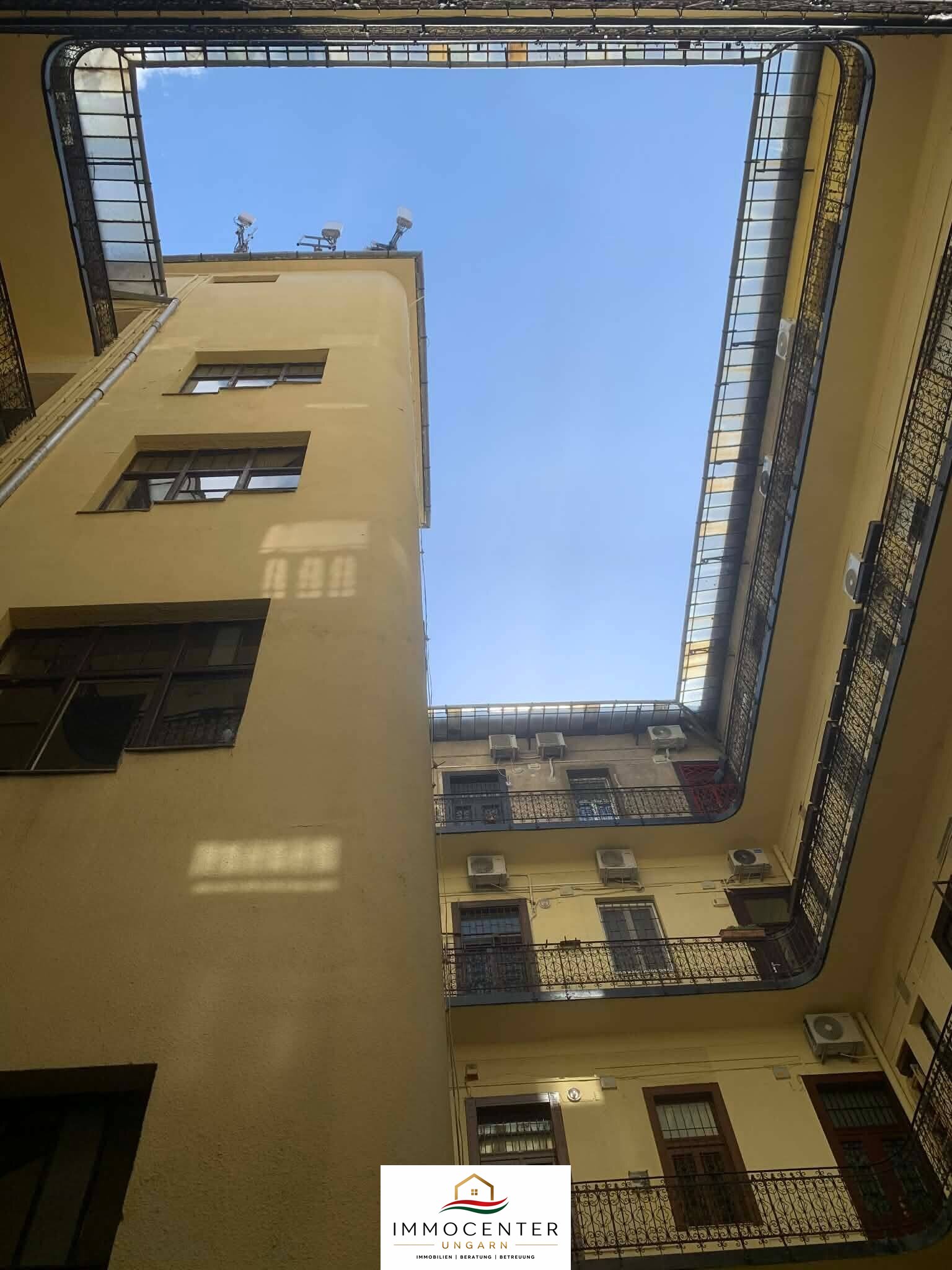 (AAC) Apartamento reformado en un edificio residencial histórico en el distrito 7.