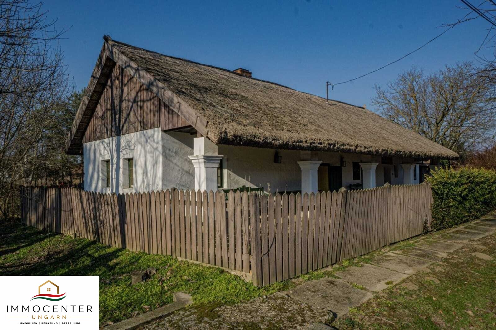 (BAA) Auténtica casa familiar con techo de paja en excelente estado.