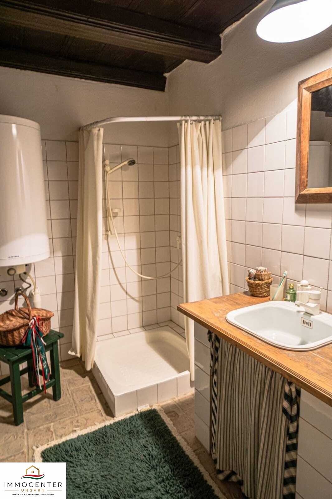 (BAA) Auténtica casa familiar con techo de paja en excelente estado.